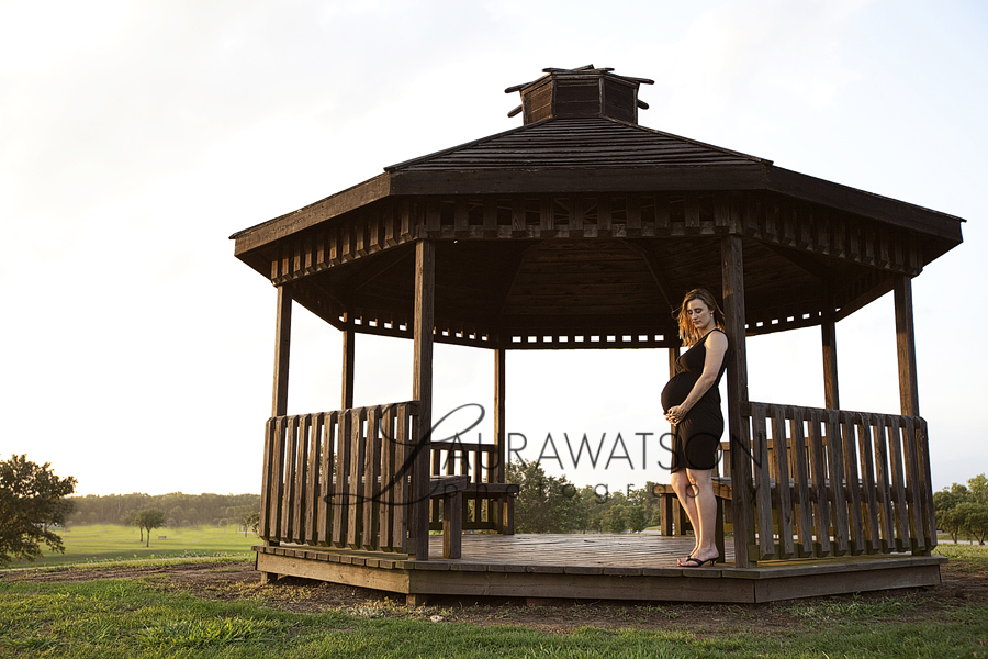 sugar land maternity photographer lifestyle maternity photography